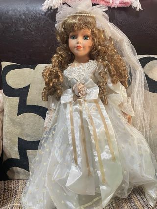 Muñeca porcelana novia