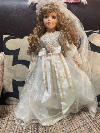 Muñeca porcelana novia