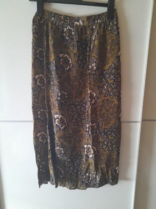 Falda larga estampada verde oliva