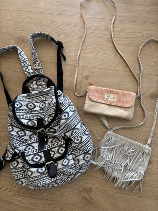 Mochila+2 Bolsos: Estampada y Tejido