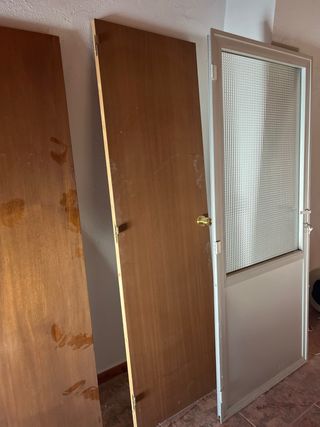 Puerta madera habitación.