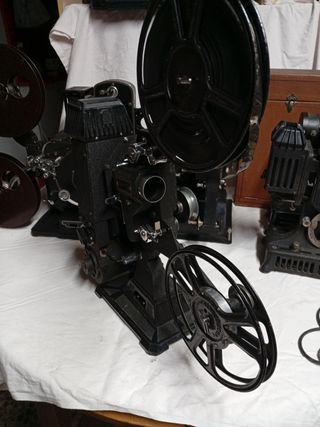 Proyector Pathé 200B antiguo