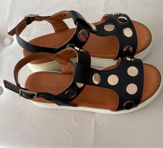 Sandali EPOCHE neri con borchie dorate nuovi