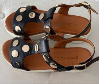 Sandali EPOCHE neri con borchie dorate nuovi