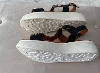 Sandali EPOCHE neri con borchie dorate nuovi