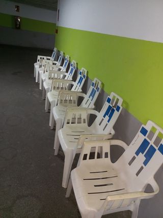 8 Sillas plástico selladas por Hernrry Massonet