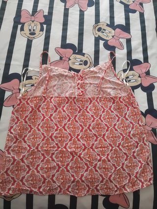 Camiseta étnica roja y naranja