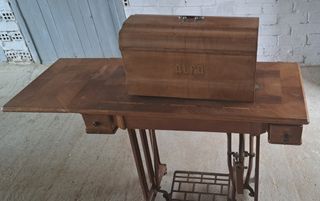 Máquina coser Alfa antigua