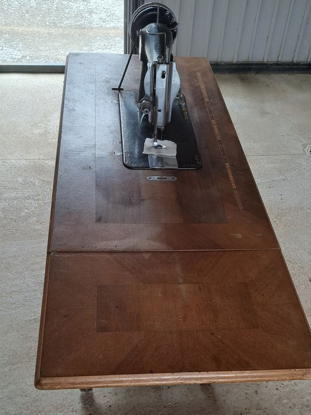 Máquina coser Alfa antigua