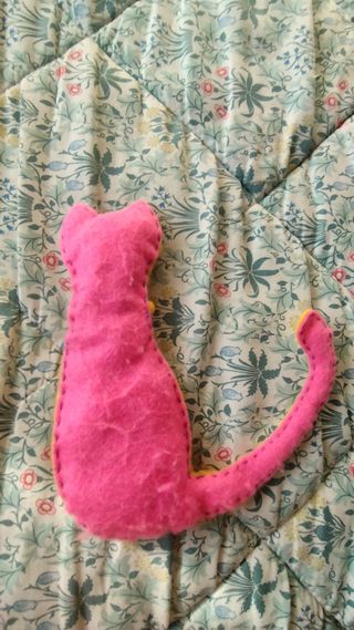 Dos peluches gato y perro