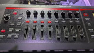 Roland Fantom-08 + guardapolvo+ flightcase