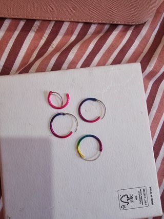 Aretes multicolores