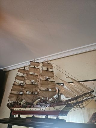 2 Maquetas Barcos: velero y barco de vapor