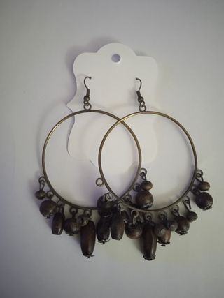 Aros étnicos dorados y marrones