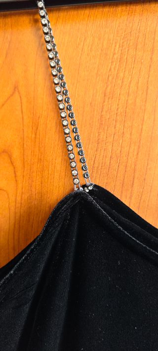 Vestitino aderente vellutino con strass a bretelli