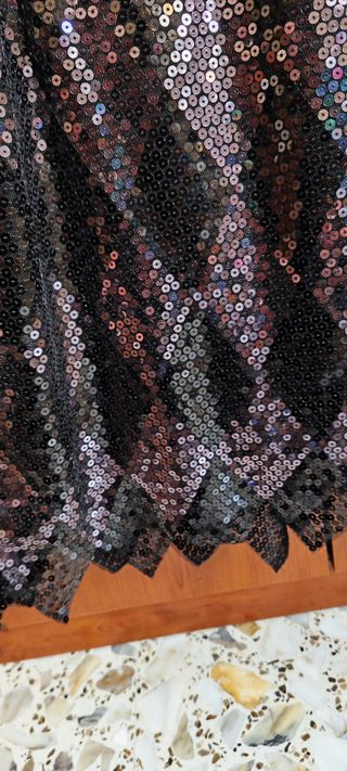 Vestitino aderente fatto a mano con paillettes S
