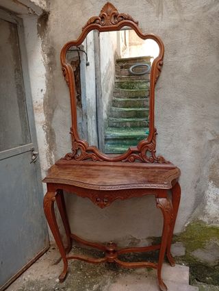 Recibidor antiguo de madera