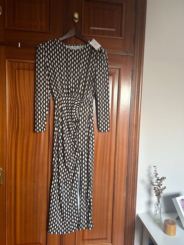 Vestido midi beige y negro