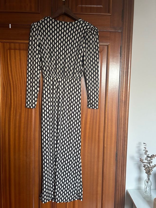 Vestido midi beige y negro