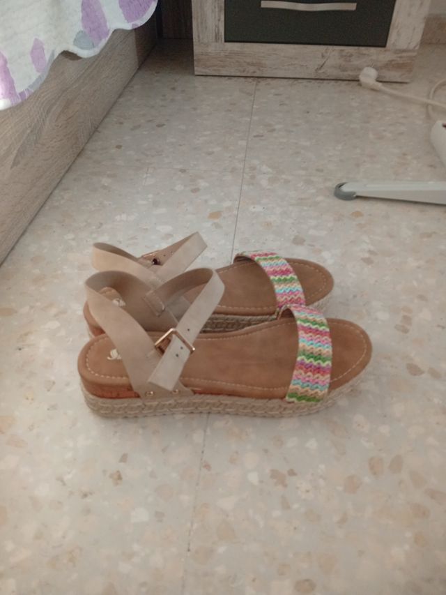 Sandali con piattaforma multicolore