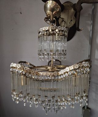 Lámpara salón dorada, cristales