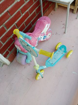 Correpasillos y patinete infantiles