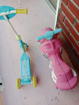 Correpasillos y patinete infantiles
