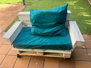 Sofá palet blanco para dos personas
