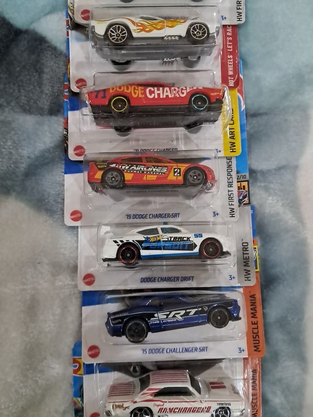 9 Hot Wheels - dodge