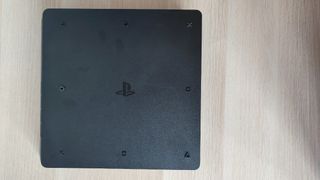 PS4 Slim 1TB negro + 1 mando negro y cables