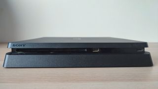 PS4 Slim 1TB negro + 1 mando negro y cables