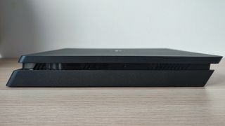 PS4 Slim 1TB negro + 1 mando negro y cables