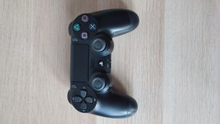 PS4 Slim 1TB negro + 1 mando negro y cables