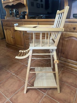 Trona madera antigua infantil