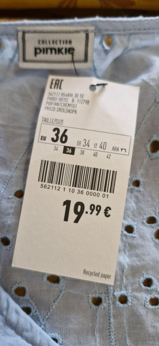 BLUSA AZUL CELESTE BORDADA PIMKIE