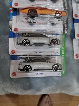 13 Hot Wheels 