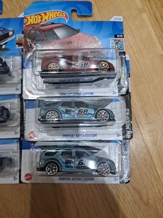 12 Hot Wheels