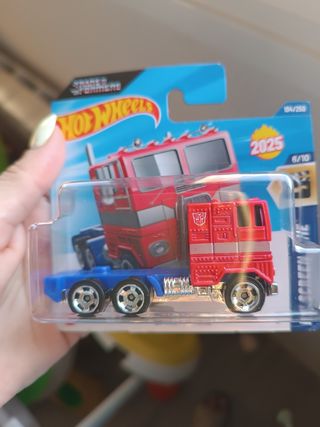 Hot Wheels Optimus Prime 2025