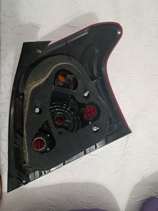 Piloto trasero izquierdo