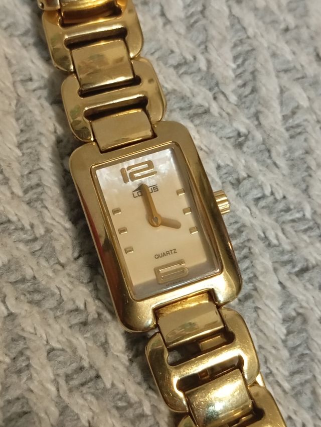Reloj Lotus dorado mujer