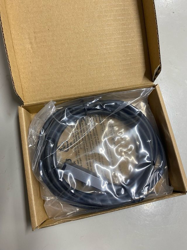 Cable USB-C a DisplayPort - Amazon Basics