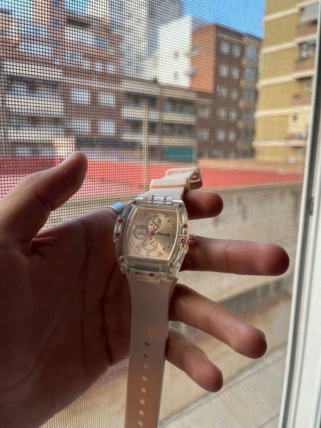 Reloj Relonda beige y dorado