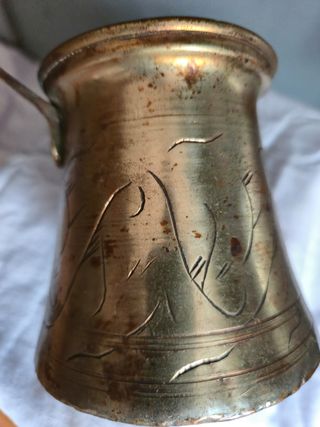 Cafetera turca antigua de metal
