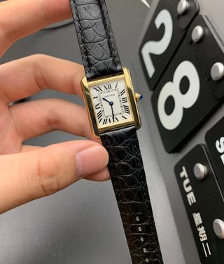 Reloj Cartier Tank dorado