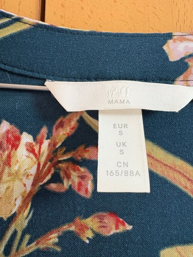 Vestido mini floral verde oscuro ( premamá)