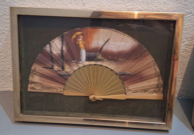 2 Abanicos antiguos enmarcados