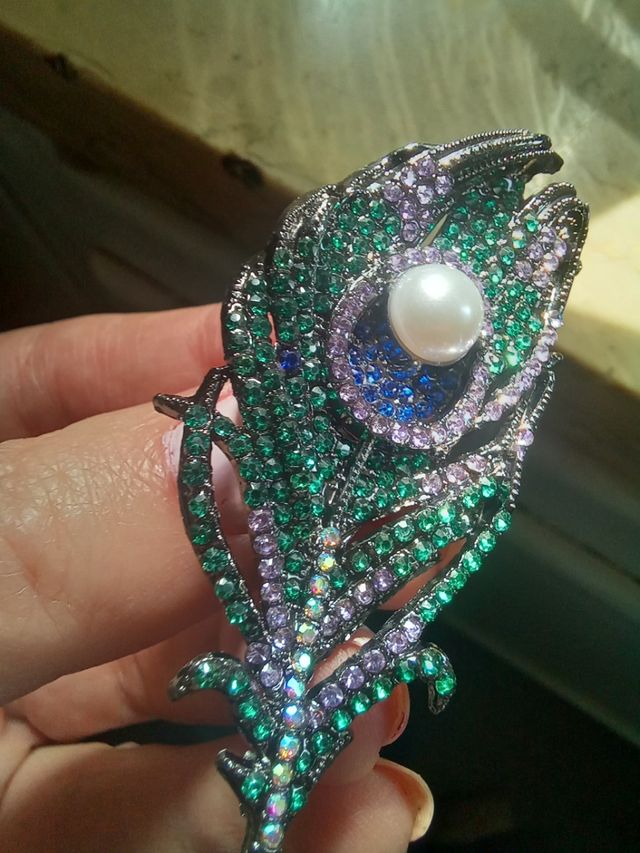 Spilla piuma pavone in cristalli