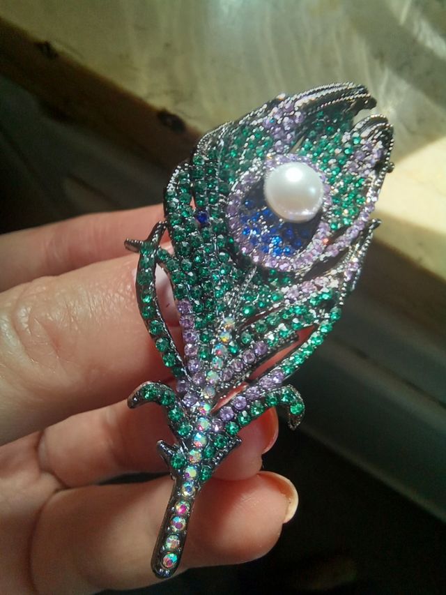 Spilla piuma pavone in cristalli