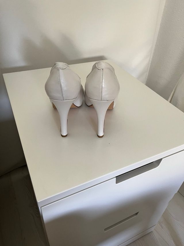 Zapatos salón piel blancos hechos a mano,