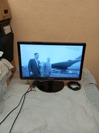 Monitor TV Samsung LED 22" con cables